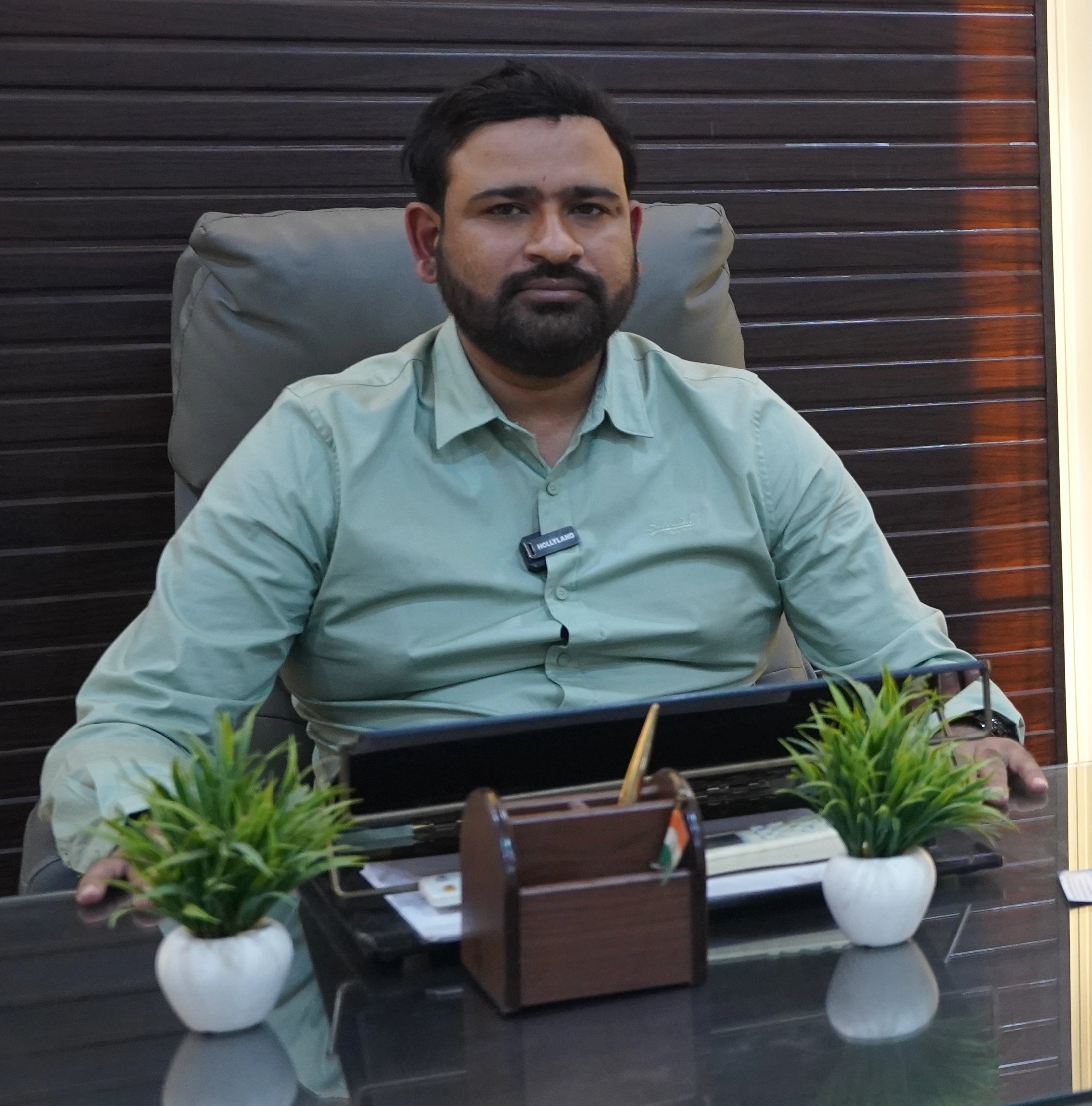 Dr. Shadab Siddiqui